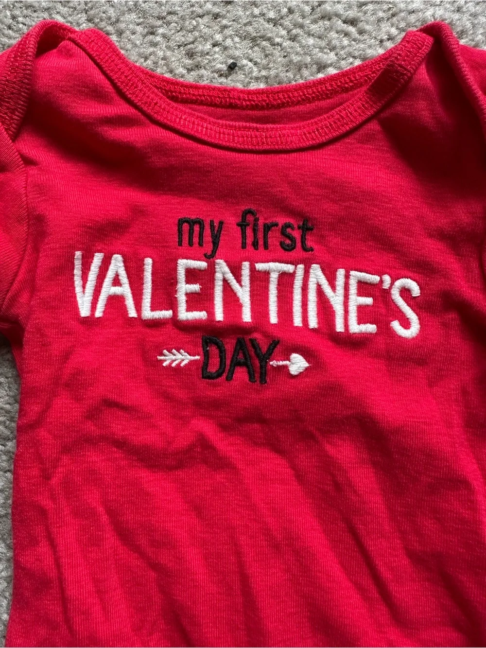 Carter’s and Cat & Jack 4 piece baby girl Valentine’s Day clothing lot 6-9 month